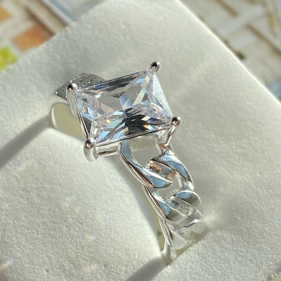 Sterling silver ring with stone 💍💎✨ - Picture 2 of 8